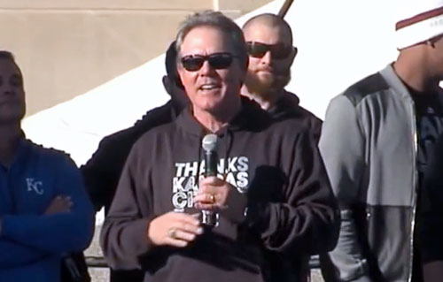 ned-yost-speaking-to-fans-2015